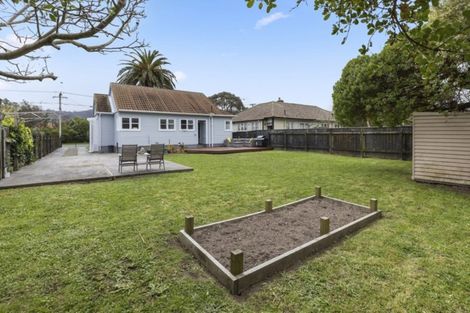 Photo of property in 114 Cambridge Terrace, Fairfield, Lower Hutt, 5011