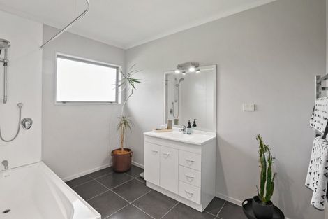 Photo of property in 142 Wairau Road, Kaitake, New Plymouth, 4374