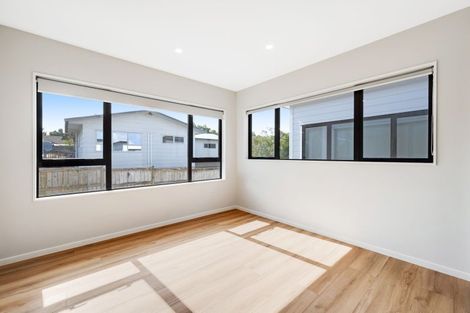 Photo of property in 43d Mirrabooka Avenue, Botany Downs, Auckland, 2010