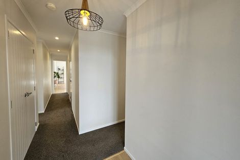 Photo of property in 13 Birdie Lane, Waiwhakaiho, New Plymouth, 4312