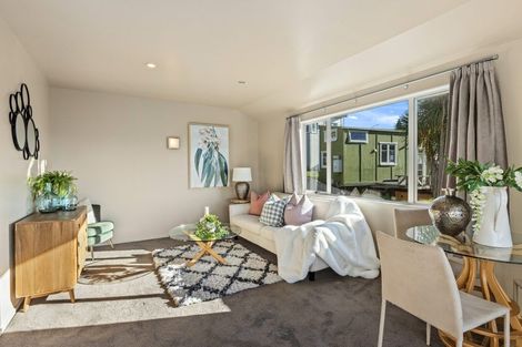 Photo of property in 49a Onewa Road, Northcote, Auckland, 0627