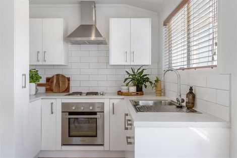 Photo of property in 2/79 Moore Street, Hillcrest, Auckland, 0627