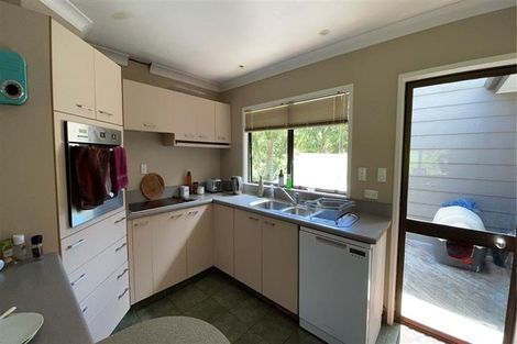 Photo of property in 10 Lowtherhurst Road, Massey, Auckland, 0614
