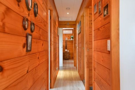 Photo of property in 5 Kaipara Crescent, Helensville, 0800