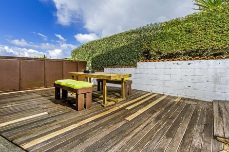 Photo of property in 1/10 Tipau Street, Torbay, Auckland, 0630