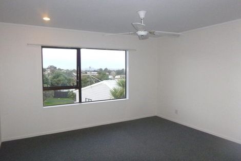 Photo of property in 12 Sumich Place, West Harbour, Auckland, 0618