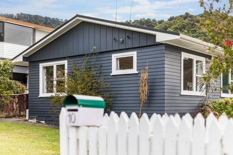 Photo of property in 10 Gardiner Grove, Wainuiomata, Lower Hutt, 5014