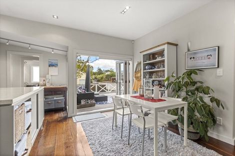 Photo of property in 1/10 Wolsley Avenue, Milford, Auckland, 0620