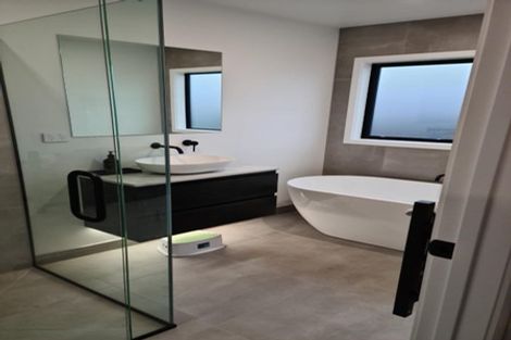 Photo of property in 73 Oak Road, Poraiti, Napier, 4112