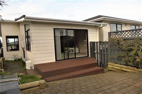 Photo of property in 80 Victory Crescent, Tawa, Wellington, 5028