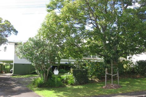 Photo of property in 17 Robert Burke Place, Henderson, Auckland, 0612