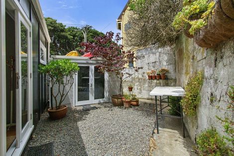 Photo of property in 211 Marine Parade, Seatoun, Wellington, 6022