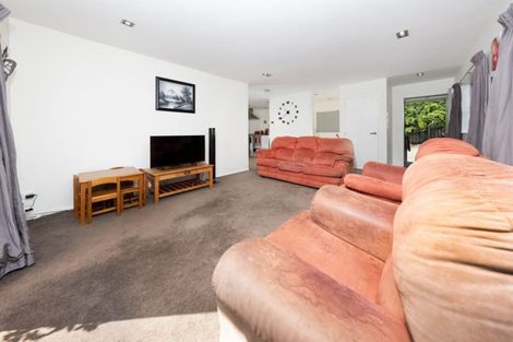 Photo of property in 2/49 Lysander Crescent, Beach Haven, Auckland, 0626