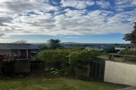 Photo of property in 6 Hume Drive, Hillcrest, Auckland, 0627