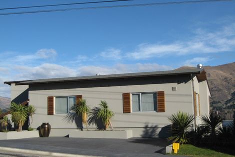Photo of property in Lakeview Heights, 124 Lismore Street, Wanaka, 9305