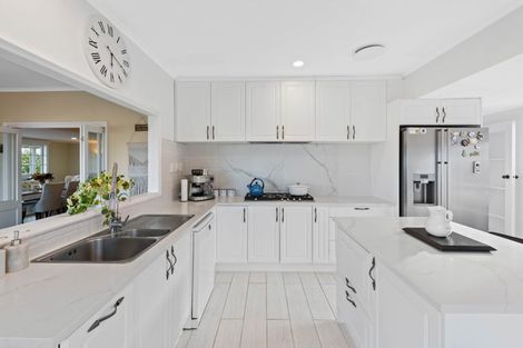 Photo of property in 56 Parkhill Road, Mellons Bay, Auckland, 2014