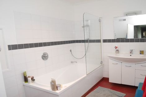 Photo of property in 18 Kirkway, Raumati Beach, Paraparaumu, 5032