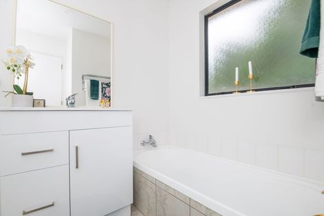 Photo of property in 3/10 Pohutukawa Street, Woburn, Lower Hutt, 5010