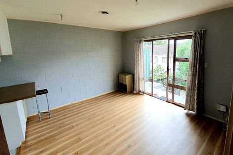 Photo of property in 2/68 West Coast Road, Glen Eden, Auckland, 0602