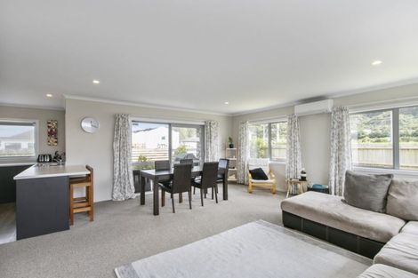 Photo of property in 14 Reubens Farm Lane, Taita, Lower Hutt, 5011