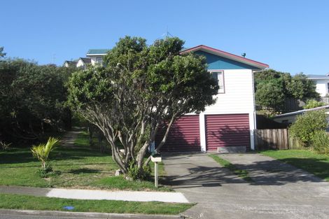 Photo of property in 3 De Castro Place, Titahi Bay, Porirua, 5022