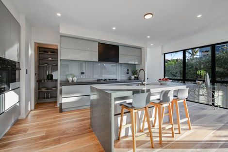 Photo of property in 18b The Esplanade, Eastern Beach, Auckland, 2012
