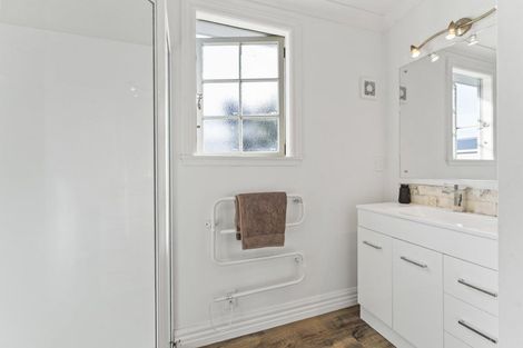 Photo of property in 22 Seddon Street, Levin, 5510