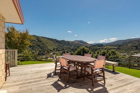 Photo of property in 85 Emerald Hill Drive, Birchville, Upper Hutt, 5018