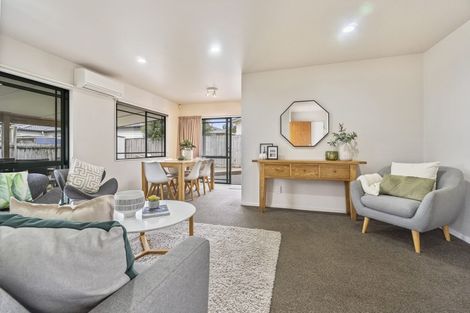 Photo of property in 15 Preston Avenue, Henderson, Auckland, 0610
