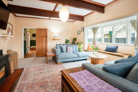 Photo of property in 40 Apu Crescent, Lyall Bay, Wellington, 6022