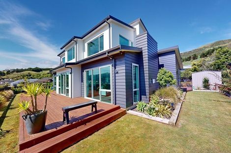 Photo of property in 26 Kilkelly Close, Tawa, Wellington, 5028