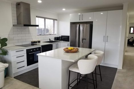 Photo of property in 1/2 Palm Court Drive, Glen Eden, Auckland, 0602