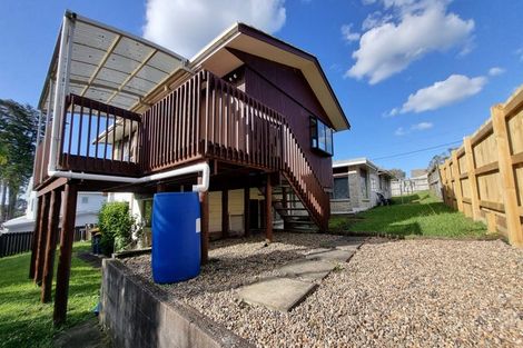 Photo of property in 1 Cleve Road, Green Bay, Auckland, 0604