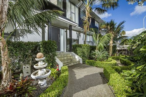 Photo of property in 1/2 Ocean View Road, Milford, Auckland, 0620