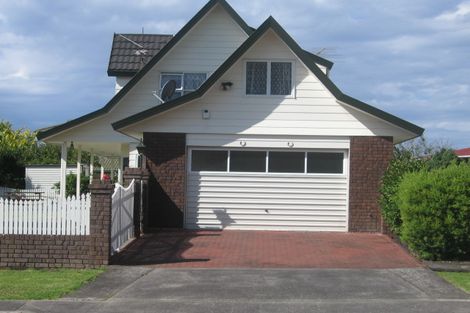 Photo of property in 34 Akoranga Drive, Northcote, Auckland, 0627