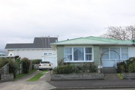 Photo of property in 74 Weraroa Road, Levin, 5510