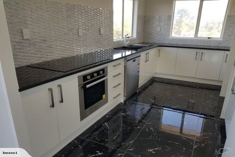 Photo of property in 22 Hartley Terrace, Massey, Auckland, 0614