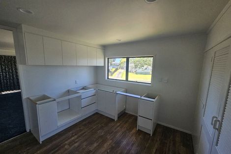 Photo of property in 16 Limond Street, Randwick Park, Auckland, 2105