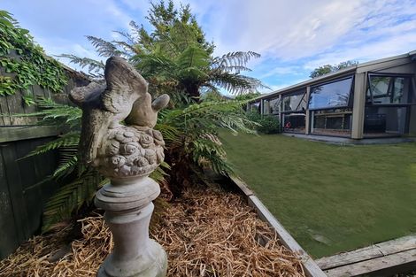 Photo of property in 2 Epping Place, Richmond Heights, Taupo, 3330