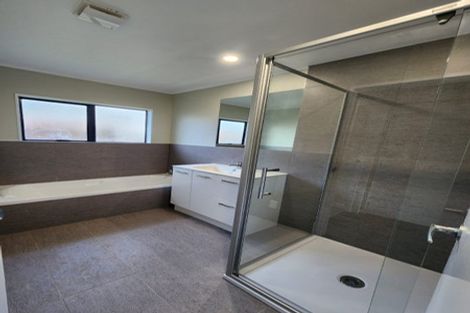 Photo of property in 1/14 Nerissa Place, Randwick Park, Auckland, 2105