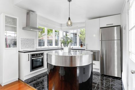 Photo of property in 4 Bowers Road, Glen Eden, Auckland, 0602