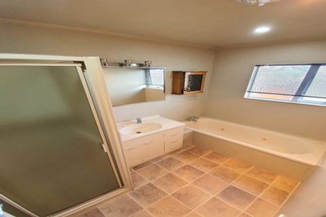 Photo of property in 2/4 South Street, Papakura, 2110