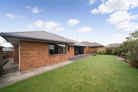 Photo of property in 12 Johnstone Drive, Fitzherbert, Palmerston North, 4410