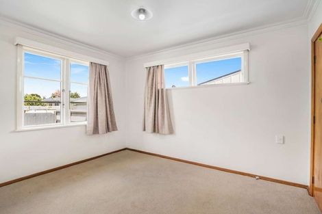 Photo of property in 15 Mako Mako Road, Levin, 5510