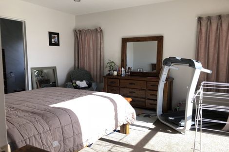 Photo of property in 5 Twin Parks Rise, Papakura, 2110