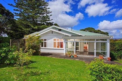 Photo of property in 118 Queen Street, Northcote Point, Auckland, 0627