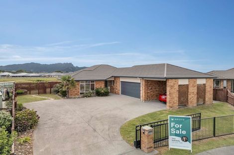 Photo of property in 11 Wai Place, One Tree Point, 0118