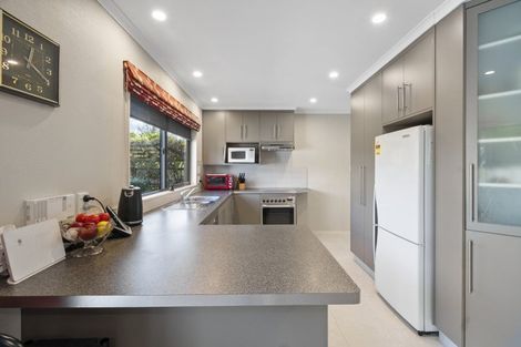 Photo of property in 11 Silkwood Place, Fitzherbert, Palmerston North, 4410