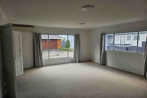 Photo of property in 1/16 Wernham Place, Northcote, Auckland, 0626