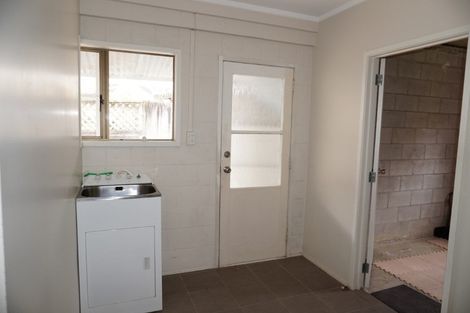 Photo of property in 2/27 Knightsbridge Drive, Forrest Hill, Auckland, 0620